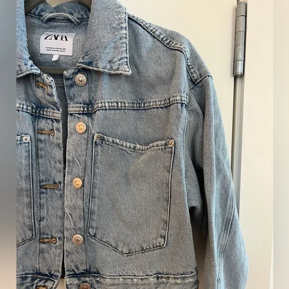 EUC Zara oversized cropped denim jacket in distressed blue, XS - Picture 4 of 6